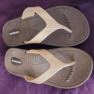 Okabashi Brown/Gold Woven Flip Flops sz Medium 6.5 to 7